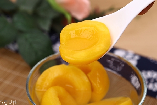 黃桃怎么切 其實(shí)很容易