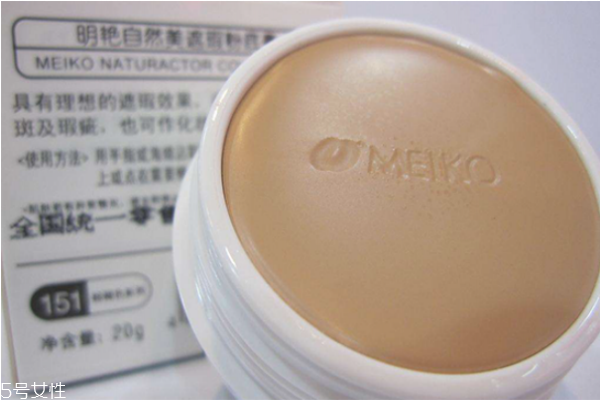 涂粉底液前還需要涂什么 讓你呈現(xiàn)完美底妝 涂粉底液前還需要涂什么 讓你呈現(xiàn)完美底妝