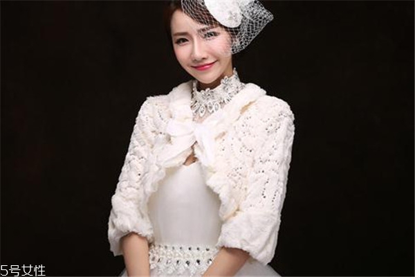 冬天結婚伴娘穿什么 要注意保暖