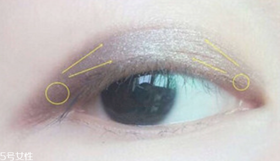 單色眼影怎么用 單色眼影的畫法步驟圖 單色眼影怎么用 單色眼影的畫法步驟圖