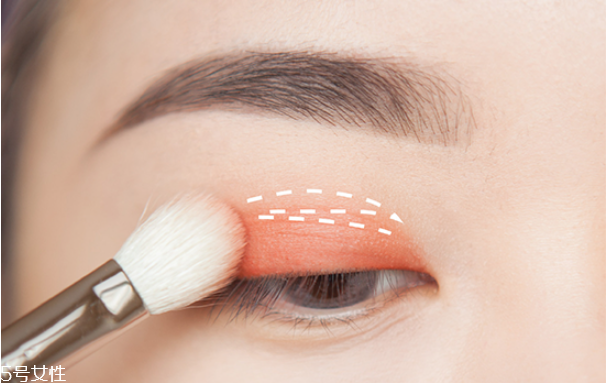 單色眼影怎么用 單色眼影的畫法步驟圖 單色眼影怎么用 單色眼影的畫法步驟圖