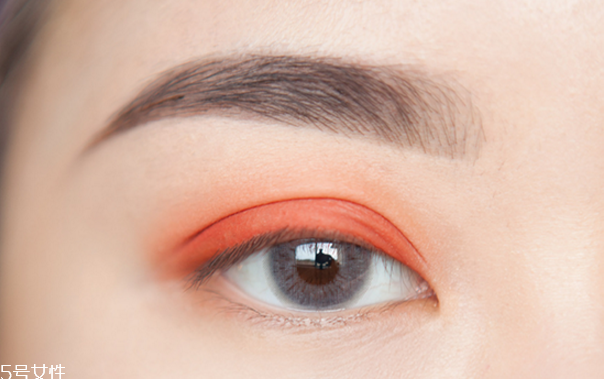 單色眼影怎么用 單色眼影的畫法步驟圖 單色眼影怎么用 單色眼影的畫法步驟圖