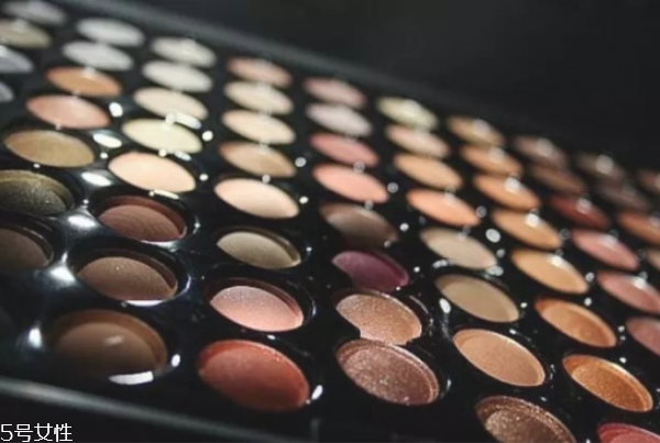 單色眼影怎么用 單色眼影的畫法步驟圖 單色眼影怎么用 單色眼影的畫法步驟圖