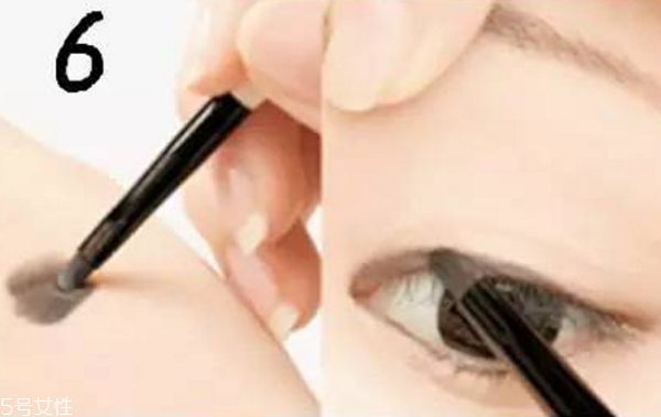 內(nèi)雙怎么畫眼線不暈染 內(nèi)雙眼線這樣畫 內(nèi)雙怎么畫眼線不暈染 內(nèi)雙眼線這樣畫