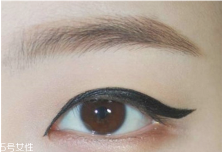 單眼皮內(nèi)雙怎么畫眼線 單眼皮內(nèi)雙女生眼妝畫法技巧 單眼皮內(nèi)雙怎么畫眼線 單眼皮內(nèi)雙女生眼妝畫法技巧
