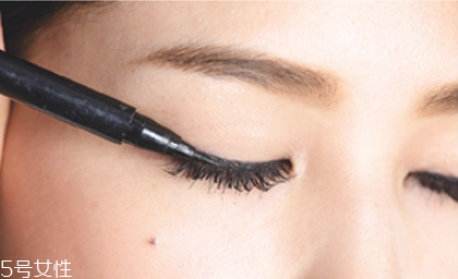 單眼皮內(nèi)雙怎么畫眼線 單眼皮內(nèi)雙女生眼妝畫法技巧 單眼皮內(nèi)雙怎么畫眼線 單眼皮內(nèi)雙女生眼妝畫法技巧