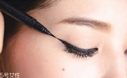 單眼皮內(nèi)雙怎么畫眼線 單眼皮內(nèi)雙女生眼妝畫法技巧 單眼皮內(nèi)雙怎么畫眼線 單眼皮內(nèi)雙女生眼妝畫法技巧
