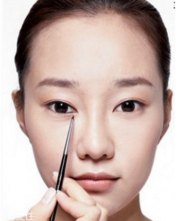 初學(xué)者怎樣畫(huà)眼線 各種眼型的眼線畫(huà)法 初學(xué)者怎樣畫(huà)眼線 各種眼型的眼線畫(huà)法