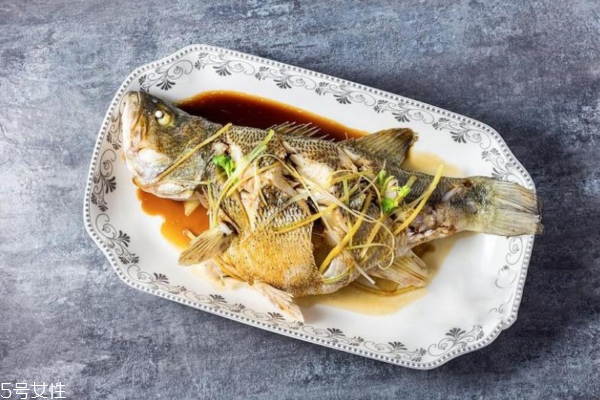 李錦記蒸魚豉油好吃嗎 大廚的蒸魚秘方都在這款油里 李錦記蒸魚豉油好吃嗎 大廚的蒸魚秘方都在這款油里