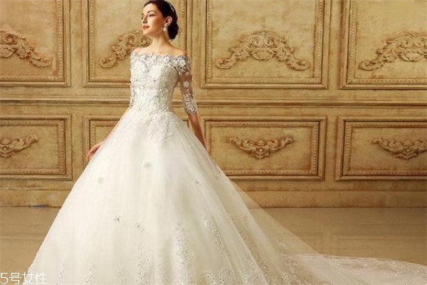 一字肩婚紗適合什么人 這幾類(lèi)身材很加分