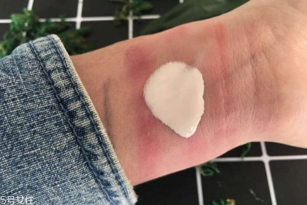 玉麗美容露怎么使用 國民素顏霜養(yǎng)成蜜肌 玉麗美容露怎么使用 國民素顏霜養(yǎng)成蜜肌