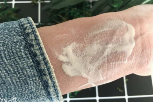 玉麗美容露怎么使用 國民素顏霜養(yǎng)成蜜肌 玉麗美容露怎么使用 國民素顏霜養(yǎng)成蜜肌