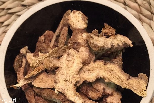 白術可以燉雞嗎 加黃芪更好 白術可以燉雞嗎 加黃芪更好