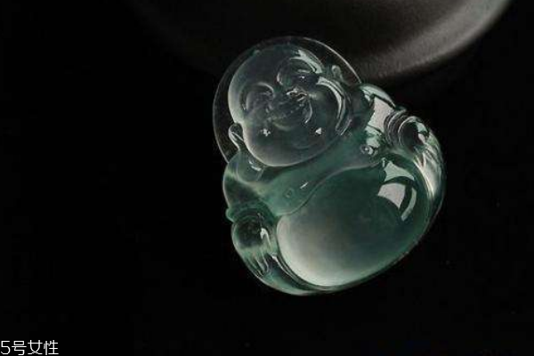 翡翠彌勒佛吊墜的寓意 它代表這些意思 翡翠彌勒佛吊墜的寓意 它代表這些意思