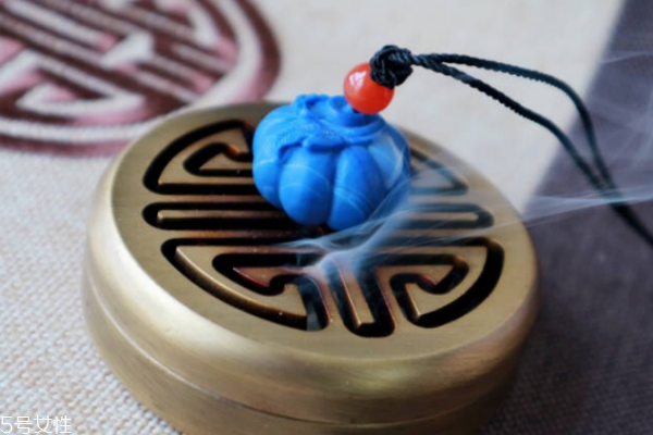 如何辨別青金石真假 這幾點就能區(qū)分 如何辨別青金石真假 這幾點就能區(qū)分