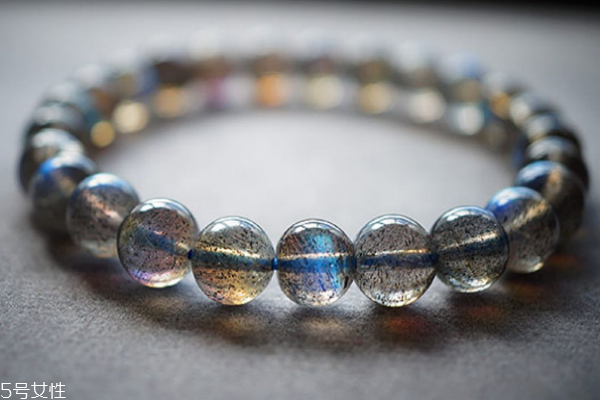 拉長石和月光石的區(qū)別 要學(xué)會區(qū)分 拉長石和月光石的區(qū)別 要學(xué)會區(qū)分