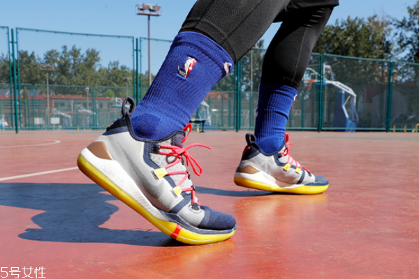 耐克kobe ad ep2018實(shí)戰(zhàn)測評 科比生日戰(zhàn)靴