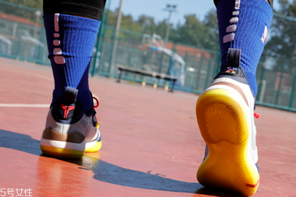 耐克kobe ad ep2018實(shí)戰(zhàn)測評 科比生日戰(zhàn)靴