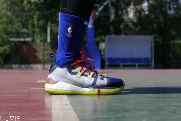 耐克kobe ad ep2018實(shí)戰(zhàn)測評 科比生日戰(zhàn)靴