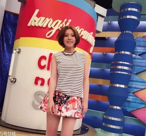 愛心編發(fā)怎么扎好看 學會這個立馬氣質上身