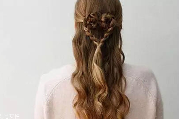 愛心編發(fā)怎么扎好看 學會這個立馬氣質上身