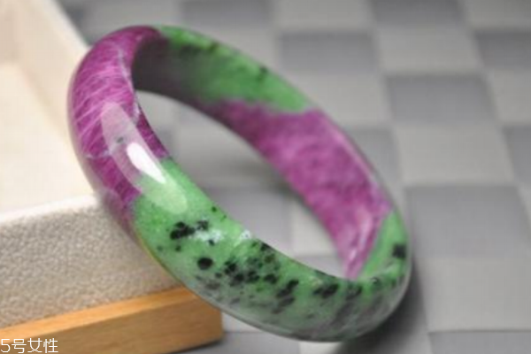 紅綠寶多少錢(qián)一克 多在百元以內(nèi)