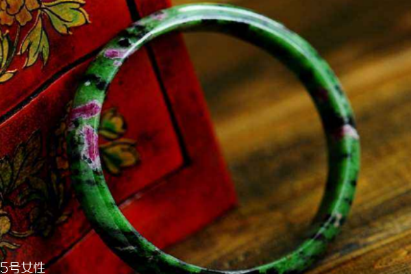 紅綠寶多少錢(qián)一克 多在百元以內(nèi)