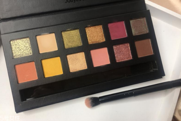 橘朵眼影到底怎么樣 眼影盤只能打三分 橘朵眼影到底怎么樣 眼影盤只能打三分