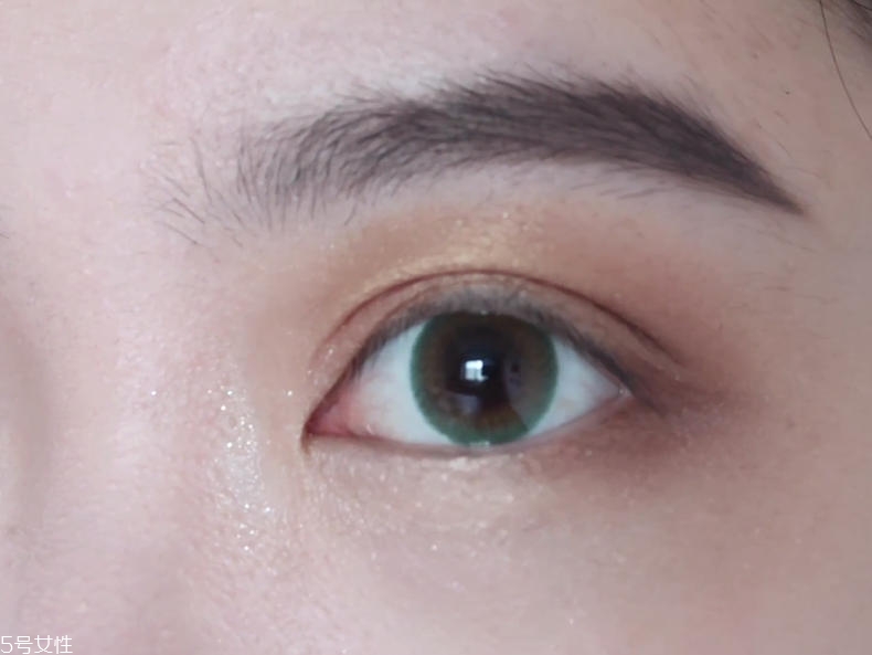 眼妝怎么畫(huà)顯得溫柔 僅需4步的溫柔奶茶棕眼妝