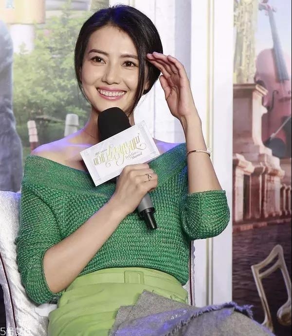 愛心編發(fā)怎么扎好看 學會這個立馬氣質上身