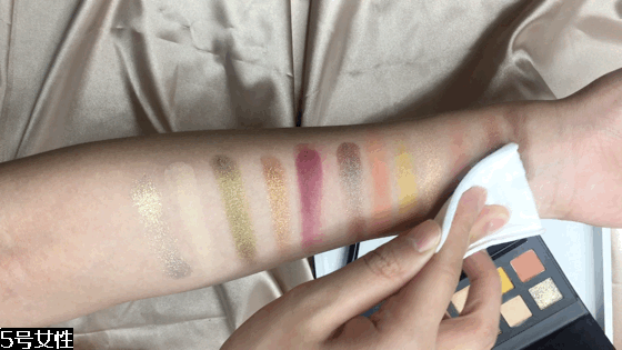 橘朵眼影到底怎么樣 眼影盤只能打三分 橘朵眼影到底怎么樣 眼影盤只能打三分