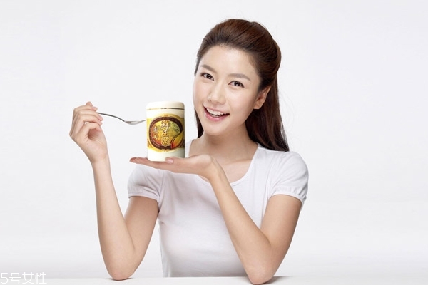 蜂王漿要空腹吃嗎 服用時間很重要 蜂王漿要空腹吃嗎 服用時間很重要