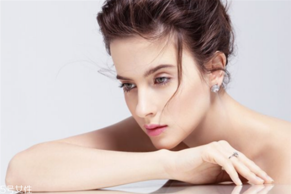 肉毒素除皺針副作用 肉毒素除皺針的危害 肉毒素除皺針副作用 肉毒素除皺針的危害