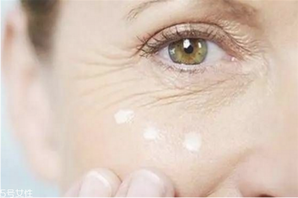 如何預(yù)防眼睛長(zhǎng)魚(yú)尾紋 讓年齡凍結(jié)在眼部