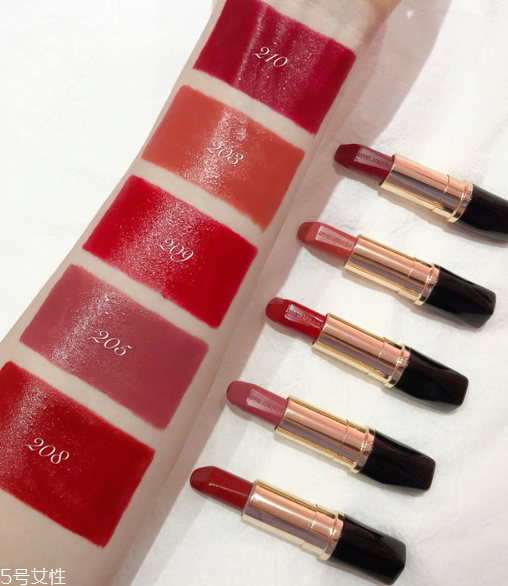 完美日記小黑鉆哪個(gè)色最好看 5支秋冬最顯白的顏色 完美日記小黑鉆哪個(gè)色最好看 5支秋冬最顯白的顏色