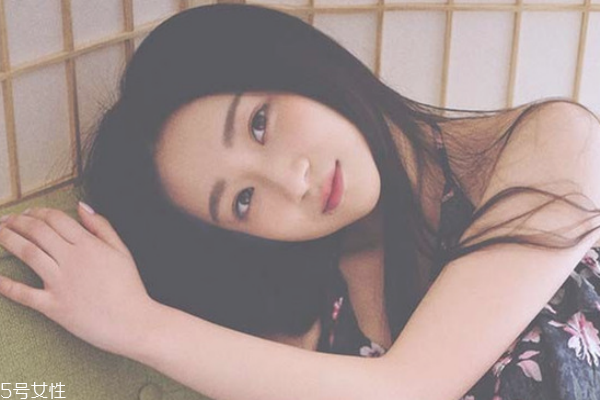 曬黑了敷面膜有用嗎 這些辦法能拯救你曬黑的肌膚 曬黑了敷面膜有用嗎 這些辦法能拯救你曬黑的肌膚