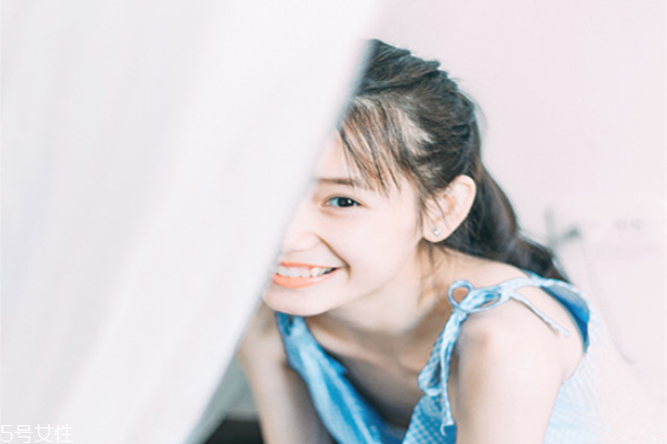 曬黑了敷面膜有用嗎 這些辦法能拯救你曬黑的肌膚 曬黑了敷面膜有用嗎 這些辦法能拯救你曬黑的肌膚