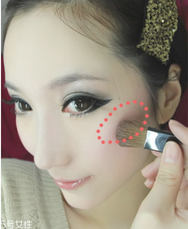 灰綠色系眼妝的畫法 龐克風(fēng)小煙熏眼妝 灰綠色系眼妝的畫法 龐克風(fēng)小煙熏眼妝