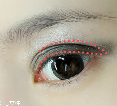 灰綠色系眼妝的畫法 龐克風(fēng)小煙熏眼妝 灰綠色系眼妝的畫法 龐克風(fēng)小煙熏眼妝