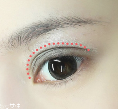 灰綠色系眼妝的畫法 龐克風(fēng)小煙熏眼妝 灰綠色系眼妝的畫法 龐克風(fēng)小煙熏眼妝