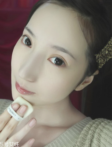 灰綠色系眼妝的畫法 龐克風(fēng)小煙熏眼妝 灰綠色系眼妝的畫法 龐克風(fēng)小煙熏眼妝