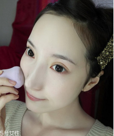 灰綠色系眼妝的畫法 龐克風(fēng)小煙熏眼妝 灰綠色系眼妝的畫法 龐克風(fēng)小煙熏眼妝