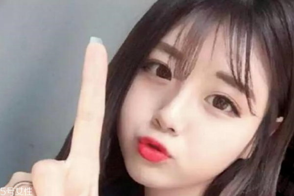 沒(méi)帶工具怎樣用手上妝 這樣上妝上班不遲到