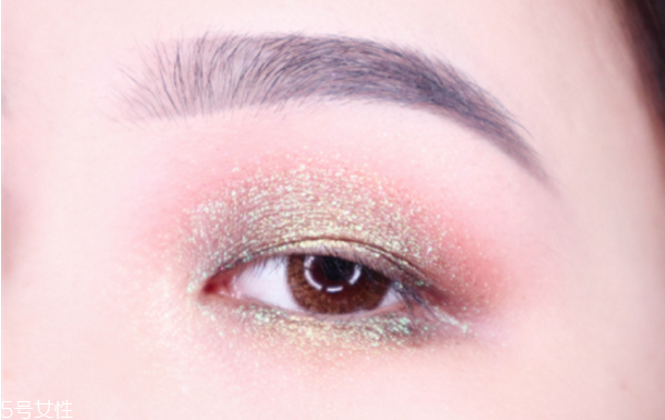 歐美妝容的步驟圖解 藍(lán)色煙熏妝讓你驚艷全場 歐美妝容的步驟圖解 藍(lán)色煙熏妝讓你驚艷全場