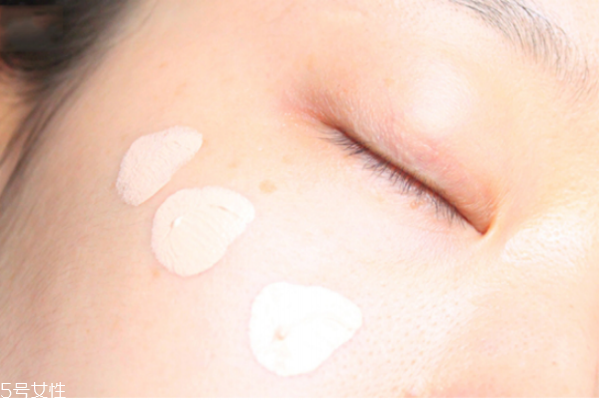 小煙熏妝的畫(huà)法步驟圖解 紫色小煙熏眼妝教程 小煙熏妝的畫(huà)法步驟圖解 紫色小煙熏眼妝教程