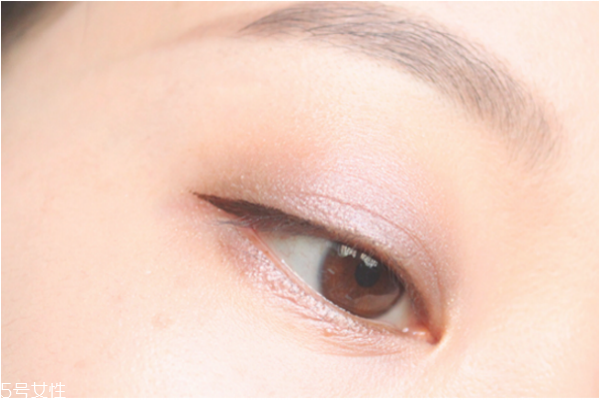 小煙熏妝的畫(huà)法步驟圖解 紫色小煙熏眼妝教程 小煙熏妝的畫(huà)法步驟圖解 紫色小煙熏眼妝教程