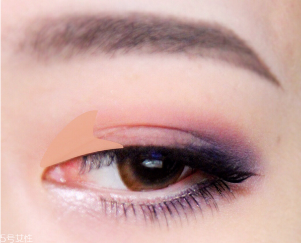 小煙熏妝的畫(huà)法步驟圖解 紫色小煙熏眼妝教程 小煙熏妝的畫(huà)法步驟圖解 紫色小煙熏眼妝教程