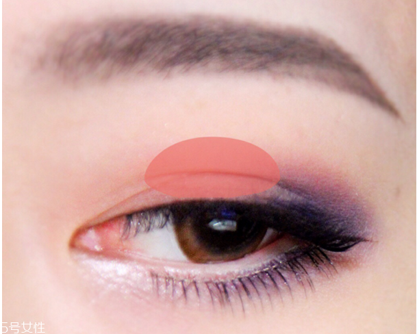 小煙熏妝的畫(huà)法步驟圖解 紫色小煙熏眼妝教程 小煙熏妝的畫(huà)法步驟圖解 紫色小煙熏眼妝教程