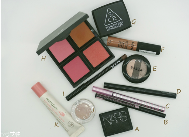 小煙熏妝的畫(huà)法步驟圖解 紫色小煙熏眼妝教程 小煙熏妝的畫(huà)法步驟圖解 紫色小煙熏眼妝教程