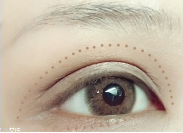 小煙熏妝的畫(huà)法步驟圖解 紫色小煙熏眼妝教程 小煙熏妝的畫(huà)法步驟圖解 紫色小煙熏眼妝教程